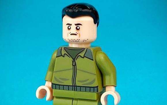 La minifigura, estilo Lego, del presidente de Ucrania, Volodimir ZelenskI, tuvo un valor individual de US$100. FOTO Citizen Brick