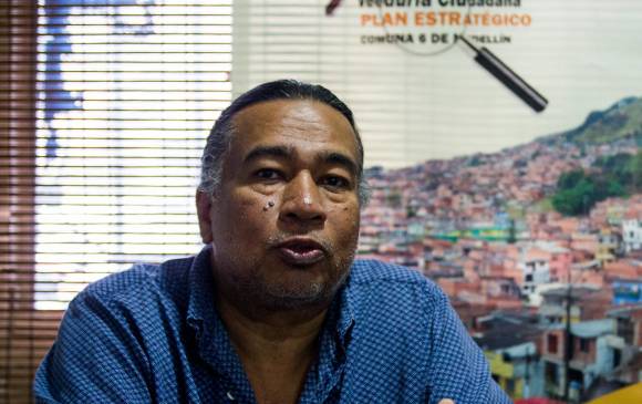 Víctor Quintero es uno de los cuatro veedores que conforman el grupo ciudadano de control político. FOTO julio césar herrera