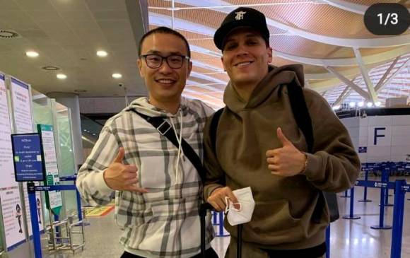 El colombiano se despidió de sus amigos en el aeropuerto internacional de Shangai y mucho se habla sobre su posible llegada a River Plate. FOTO @TOMADA DE INSTAGRAM 