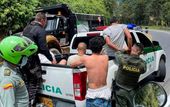 Los capturados están siendo presentados ante un juez de Garantías quien determinará si los envía a un centro penitenciario. FOTO: CORTESÍA DENUNCIAS ANTIOQUIA