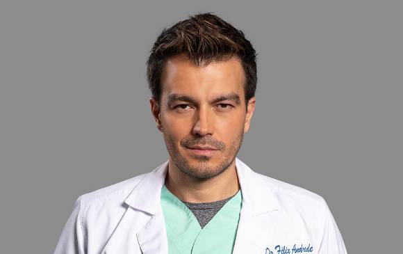 En la serie Enfermeras interpreta al neurocirujano Félix Andrade, un personaje que lo puso a estudiar y a leer libros de medicina, para el manejo del lenguaje. FOTO Cortesía Canal RCN.