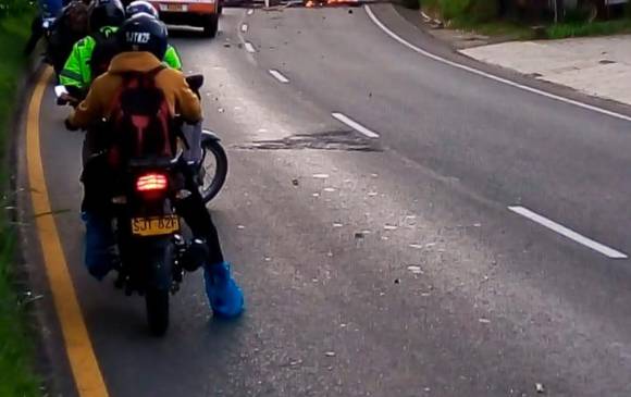 Manifestantes bloquean vía al túnel de Occidente