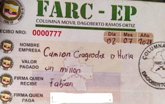 Este es el carné entregado por las disidencias de la Dagoberto Ramos a los conductores de camiones. FOTO: Cortesía