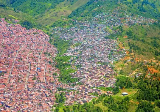 Hay más de 65 puntos críticos por asentamientos en las laderas de Medellín. FOTO: CAMILO SUÁREZ