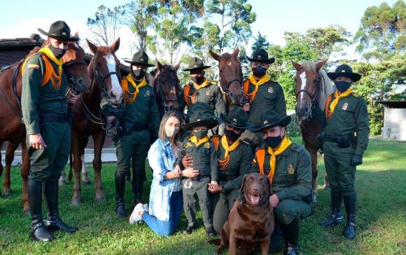 Los uniformados de carabineros la acogieron y le dieron el mejor regalo de Navidad. FOTO CORTESÍA