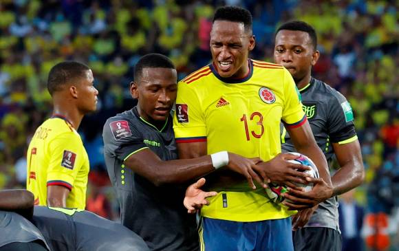 Yerry Mina festejó por segundos el gol que le daba la victoria a Colombia, pero la alegría duró poco tras la revisión del VAR. FOTO efe
