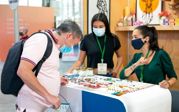 Cerca de 12.000 personas visitaron la Feria Hecho en Medellín y Antioquia realizada el fin de semana en Plaza Mayor, tres veces más de lo esperado. FOTO CORTESÍA