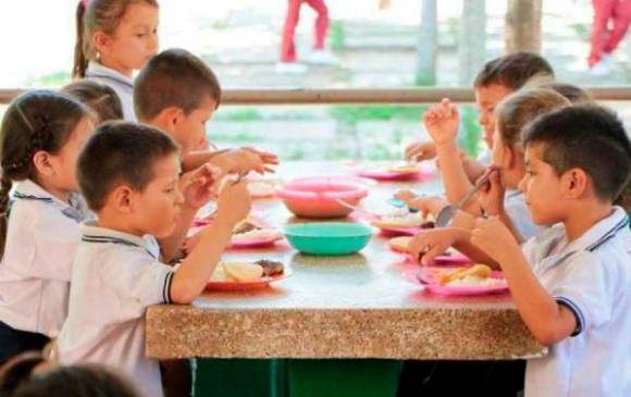 Con el Programa de Alimentación Escolar se busca contribuir con el bienestar de niños y jóvenes de Colombia. FOTO: COLPRENSA.