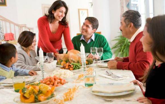 Cuidado con la cena navideña. Este atento a las compras de alimentos que hace. Foto Colprensa