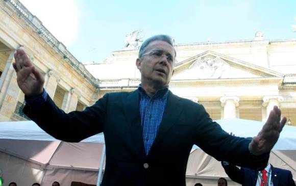 El expresidente Álvaro Uribe es investigado por presunto fraude procesal y manipulación a testigos. FOTO: Colprensa