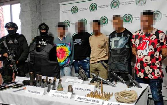 Estos son los capturados de la banda “los Paracos de Aguasfrías”, involucrados en el secuestro de un abogado en el suroccidente de Medellín. FOTO cortesía de policía