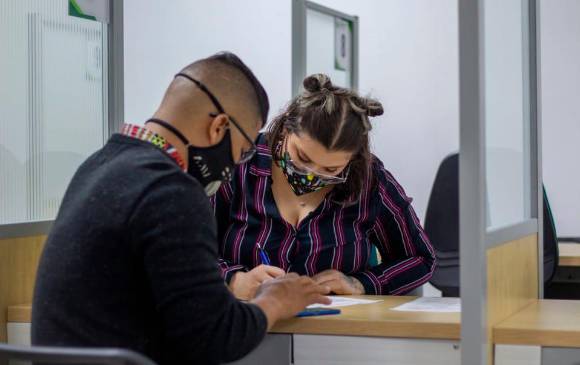 El consultorio es atendido por estudiantes de últimos semestres de derecho de manera gratuita para los usuarios de bajos recursos. FOTO CORTESÍA
