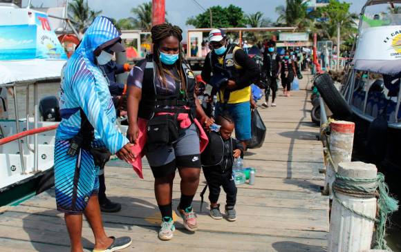 Los migrantes empezaron a salir con rumbo al municipio del Chocó desde el pasado jueves, se espera que el corredor humanitario se mantenga hasta que la totalidad de personas logren cruzar la frontera. FOTO: CORTESÍA 