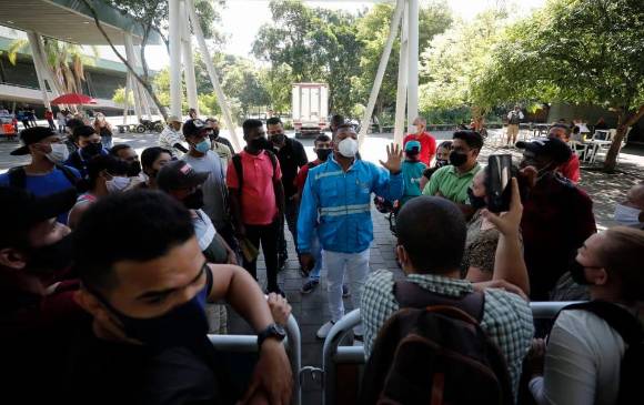 En el coliseo Yesid Santos se presentaron protestas de empleados de un contratista de la alcaldía porque los pagos no les llegaron a tiempo. FOTO CAMILO SUÁREZ