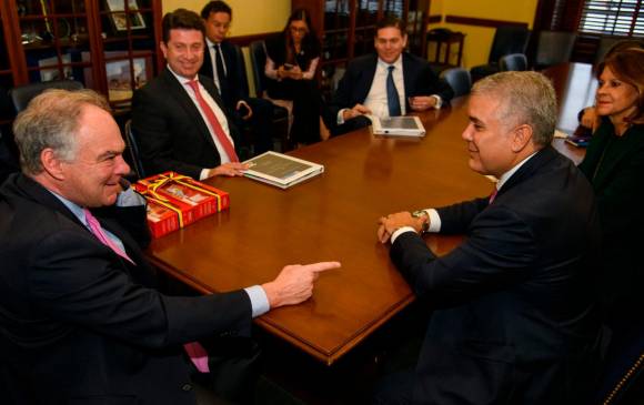 Delegación colombiana en reunión con el senador republicano Robert Portman. FOTO: CORTESÍA.