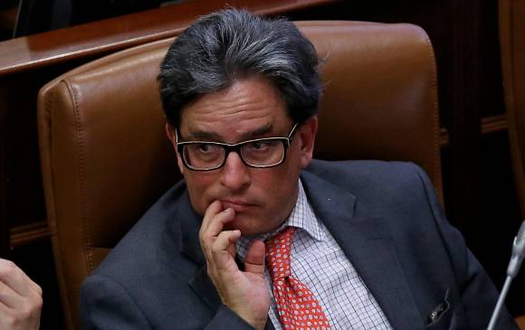 Demanda de nulidad pide que el exministro de Hacienda, Alberto Carrasquilla, sea suspendido de su cargo en la Junta Directiva del Banco de la República.