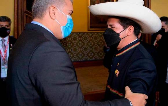 Pedro Castillo celebró la victoria de su país 0-1 frente a ColombiaFOTO PRESIDENCIA