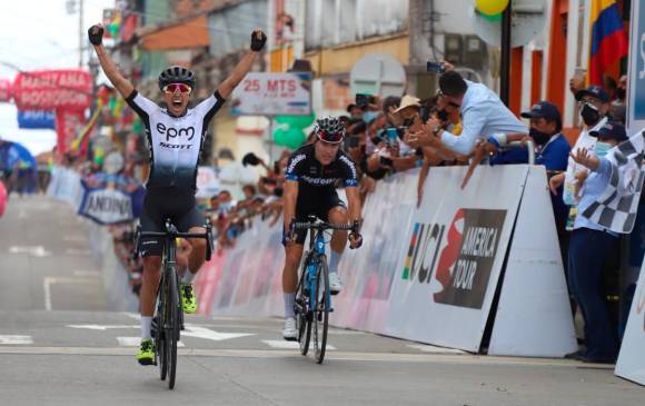Tras seis meses, Aldemar volvió a celebrar. La última vez fue en Vuelta al Tolima, al salir campeón. FOTO ÉDER GARCÉS-FEDECICLISMO
