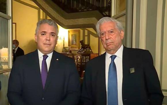 Imagen tomada del video sobre la reunión entre Iván Duque y Mario Vargas Llosa. FOTO Tomada de YouTube