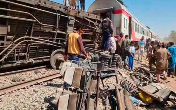 Aunque diversos gobiernos han prometido mejorar la infraestructura ferroviaria, esto aun no sucede. FOTO EFE.