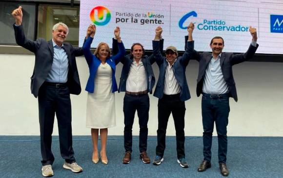 Equipo por Colombia ha enviado guiños a Óscar Iván Zuluaga, pero este se ha mantenido al margen de la alianza. FOTO Cortesía