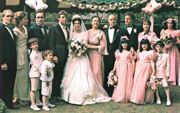 La apertura de la película de Coppola sirve para que el espectador conozca las dos facetas de la familia Corleone: un clan unido y una empresa criminal. Foto: Tomada de video.