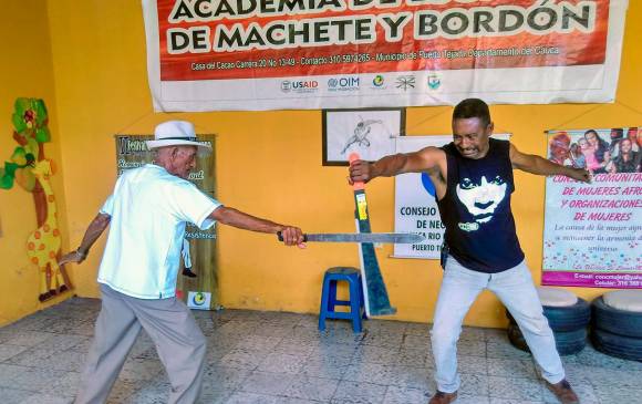 La esgrima de machete es considerada un arte marcial negro. FOTO: Tomada de las redes sociales de la Academia de Esgrima de Machete, Puerto Tejada.