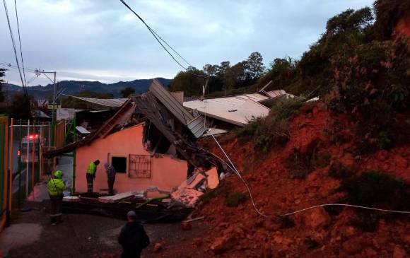 En el interior de la vivienda se encontraban tres personas en el momento del deslizamiento. Foto: Cortesía de Dagrán.