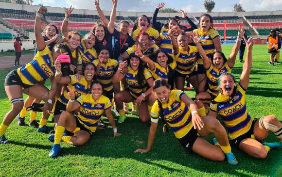 La imagen de felicidad de las jugadoras colombianas tras el triunfo sobre Kenia en el Estadio Nacional Nyayo en Nairobi. FOTO cortesía fcr