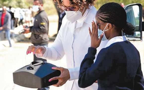 Esta es la lonchera en la que se guardan los medicamentos. Al levantar una tapa, se inserta en el dron. FOTO Cortesía U. Botswana.