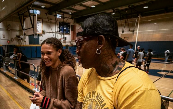 Dennis Rodman y su hija Trinity. Él ha sido reconocido como uno de los mejores jugadores de la NBA y sus excentricidades fuera de la cancha Foto: Instragram @trinity_rodman