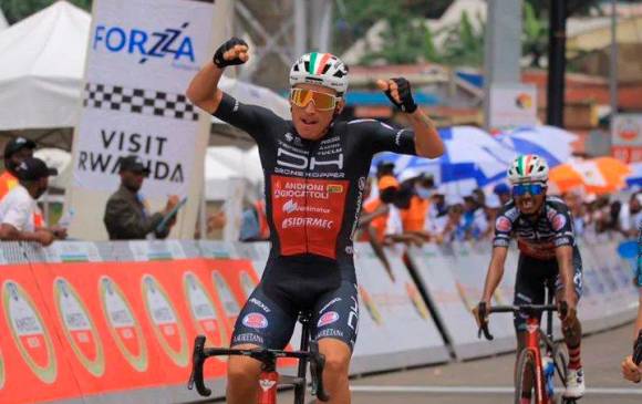 Restrepo, quien superó el contagio de covid, ya estuvo en dos vueltas a España y en un Giro de Italia. Hace méritos para volver a integrar un equipo de la máxima categoría del pedal. fotO CORTESÍA
