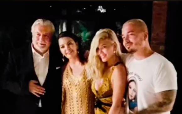 J Balvin junto a sus padres y hermana. FOTO INSTAGRAM @alvaroosoriogofar