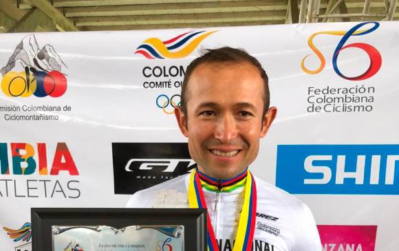 El corredor Héctor Leonardo Páez, bicampeón del mundo, ganó en la rama masculina en la pista diseñada en las inmediaciones del municipio de Dosquebradas, Risaralda. FOTO PABLO MAZUERA FEDECICLISMO