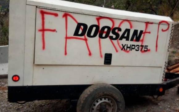 Disidencias de Farc pintan grafitis en vehículos de Hidroituango