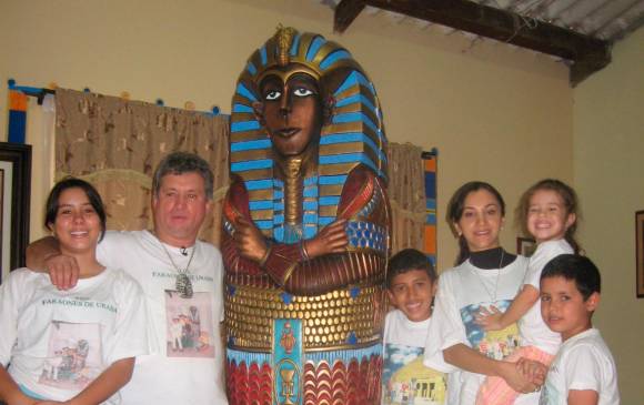 La familia, su penúltima esposa (hasta 2018) y sus cuatro hijos, eran la razón de vivir de Ramsés, y ellos compartían su sueño con todo orgullo y compromiso. FOTO ARCHIVO