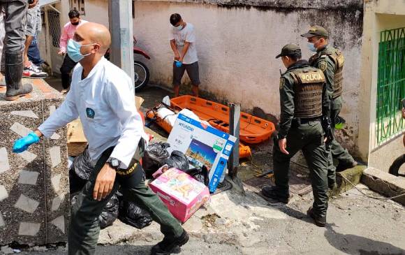 Por ahora se desconoce la identidad de la persona hallada muerta en la quebrada La Corcovada. FOTO: Cortesía Denuncias Antioquia.