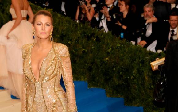 Blake Lively ha sido una invitada habitual a la gala del Met. En 2016, llevó un vestido de Atelier Versace para la inauguración de la exposición dedicada a Rei Kawakubo. FOTO EFE