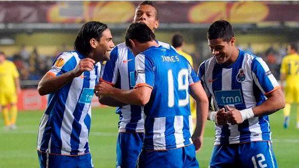 En la imagen aparecen los tres colombianos en el Porto, junto al brasileño Hulk. FOTO GETTY