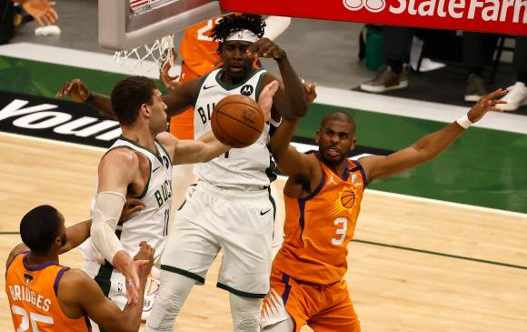 Las Finales regresan ahora a Phoenix, donde el sábado se jugará el quinto partido en el que los Suns intentarán conservar el factor cancha. FOTO: EFE