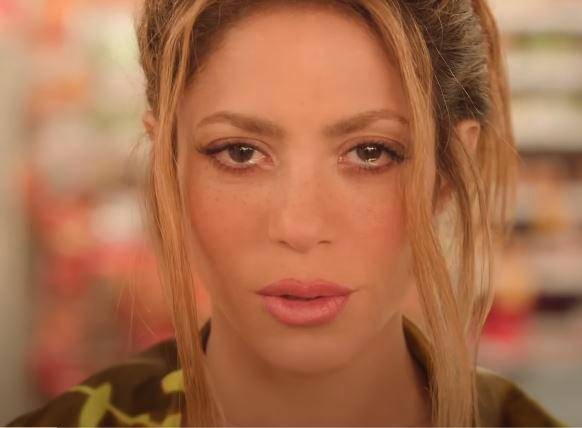 Shakira en el video oficial de “Monotonía” con lágrimas en los ojos. FOTO: CAPTURA DE VIDEO
