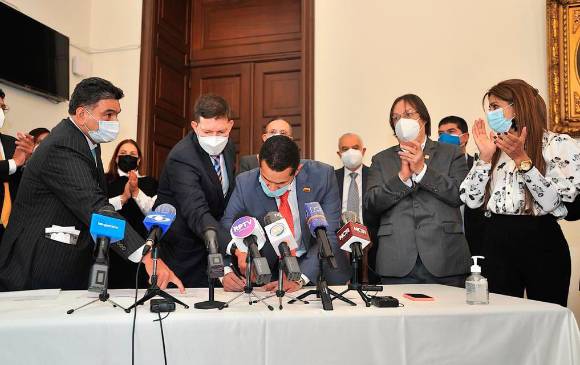 El martes 16 de marzo se radicó ante el Congreso el proyecto de ley reglamentario de la cadena perpetua en Colombia. FOTO MINISTERIO DEL INTERIOR