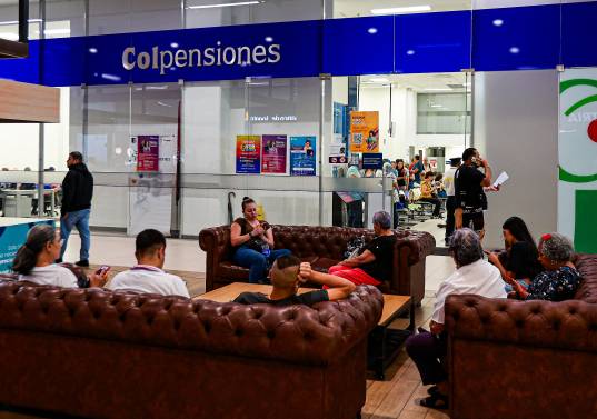 Colpensiones enfrenta un faltante de $5 billones para cubrir las mesadas de noviembre y diciembre de 2026. FOTO EL COLOMBIANO 