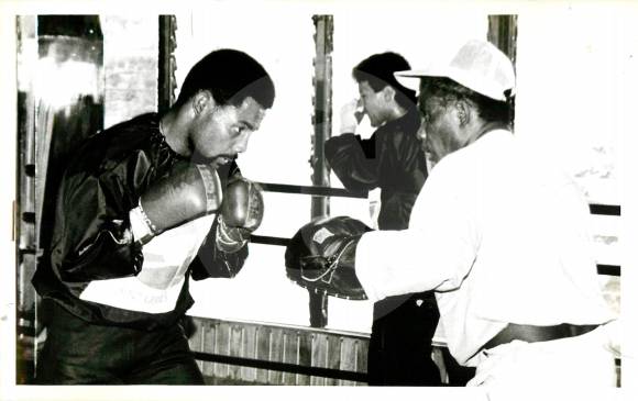 Reginaldo López, en uno de los entrenamientos con el Huracán Palacios. FOTO ARCHIVO EC