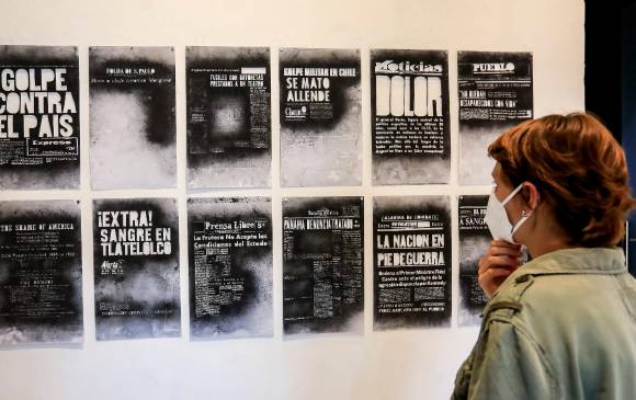 Parte de Réquiem, el libro de artista de Jorge Andrés Marín que se exhibe en la galería La Balsa en El Poblado. FOTO Jaime Pérez