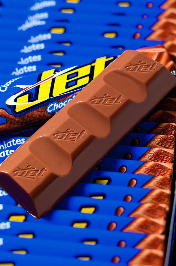 La Compañía Nacional de Chocolates anunció que las tradicionales chocolatinas de cuadritos y empaque azul bajan de precio. FOTO: Colprensa