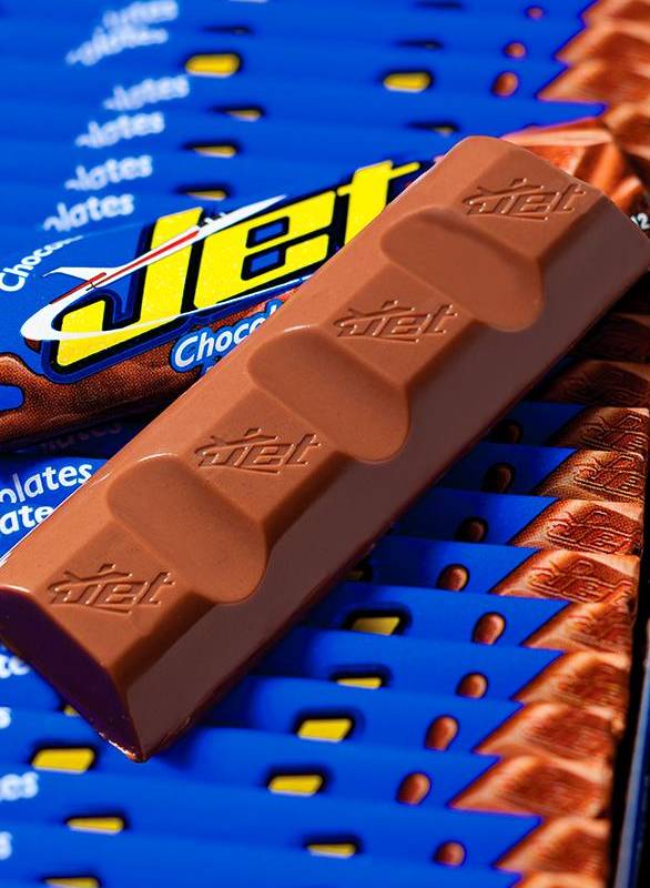 La Compañía Nacional de Chocolates anunció que las tradicionales chocolatinas de cuadritos y empaque azul bajan de precio. FOTO: Colprensa