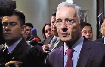 La Fiscalía pidió nueve años en prisión como pena para el expresidente Álvaro Uribe por los delitos de fraude procesal y soborno a testigos. El 1 de agosto se conocerá la sentencia completa. FOTO COLPRENSA