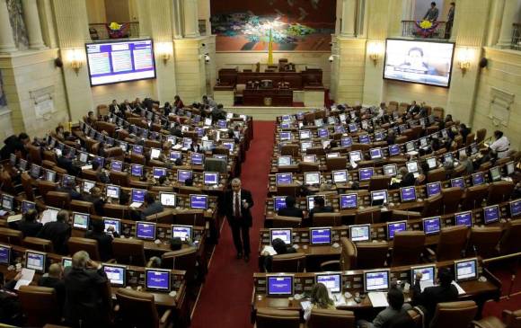 Ciudades como Cali y Medellín tomaron la decisión de prohibir el ingreso de los no vacunados para eventos de gran formato. Foto: Colprensa 