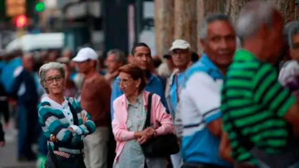 La falta de un fallo de la Corte Constitucional mantiene la incertidumbre sobre las reglas pensionales en Colombia. FOTO: COLPRENSA